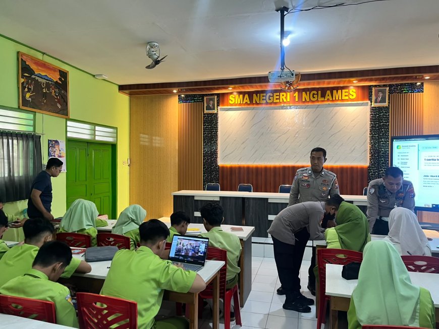 Trainer Paham AI Polres Madiun Edukasi Literasi Kecerdasan Buatan kepada Siswa SMAN 1 Nglames